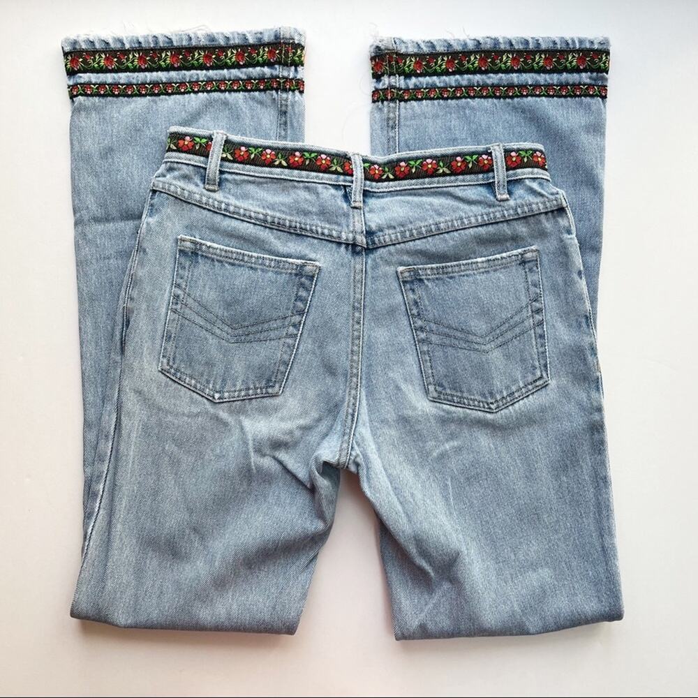 Vintage Y2K No Boundaries Flare Leg Jeans Embroidered Trim Low Rise - Picture 2 of 8
